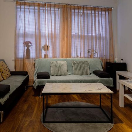 Ocean Waves Apartment Near Bournemouth Beach Bagian luar foto