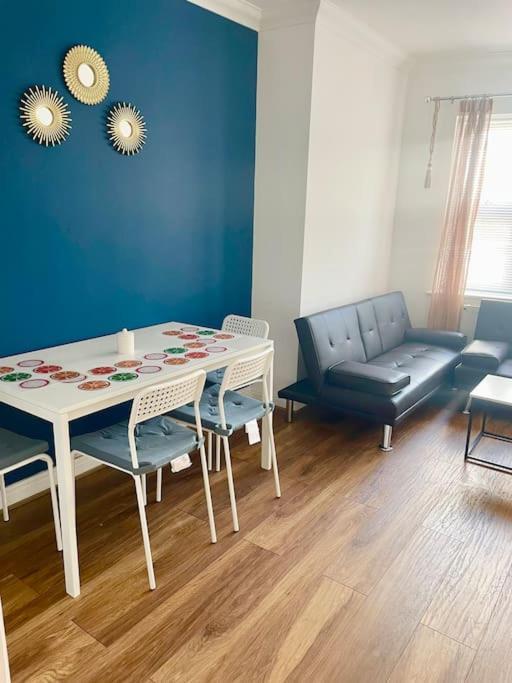 Ocean Waves Apartment Near Bournemouth Beach Bagian luar foto