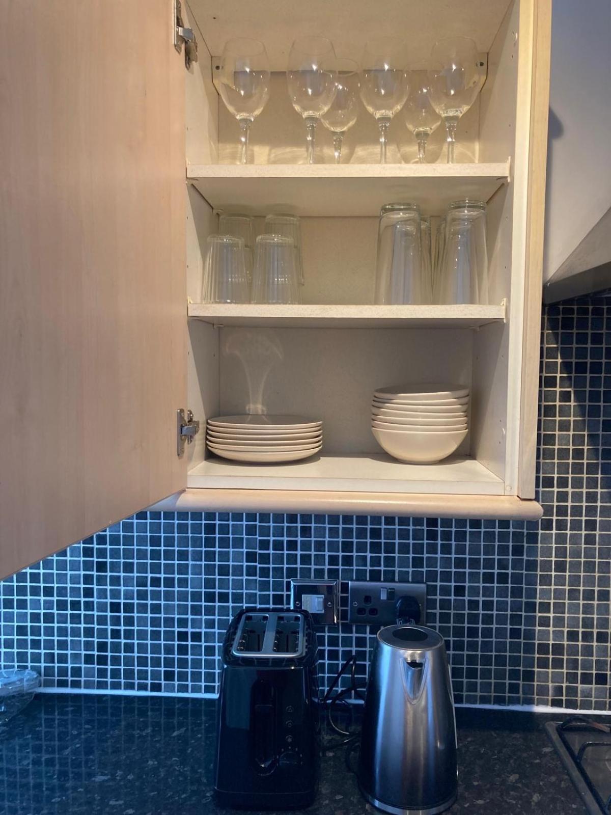 Ocean Waves Apartment Near Bournemouth Beach Bagian luar foto
