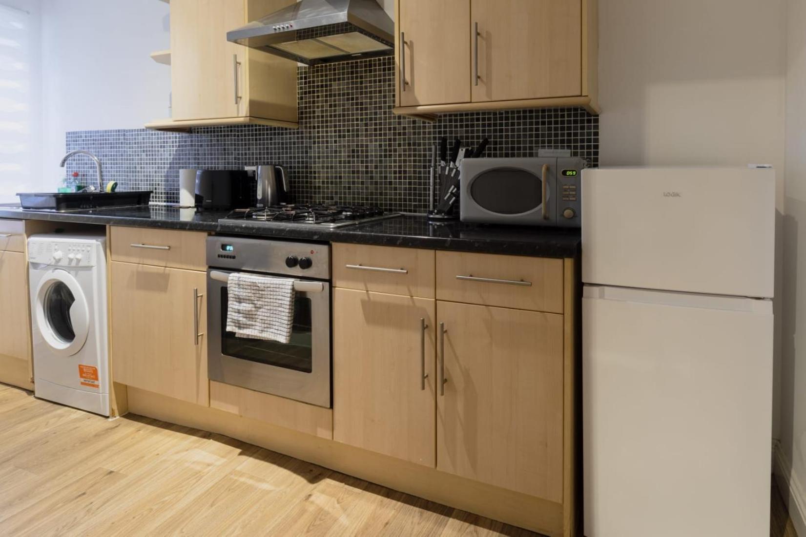 Ocean Waves Apartment Near Bournemouth Beach Bagian luar foto