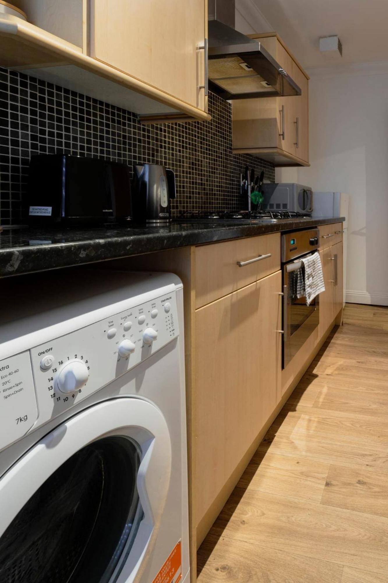 Ocean Waves Apartment Near Bournemouth Beach Bagian luar foto